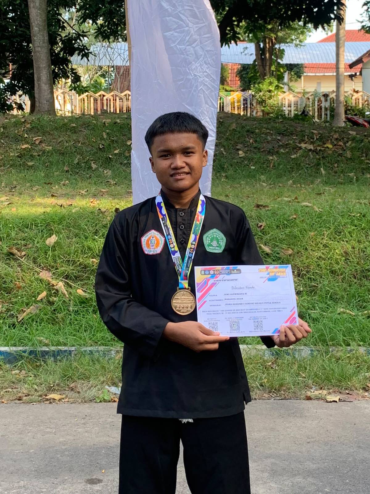 Rino Aldiwinarta Warsito Raih Juara 1 Kategori Tanding Remaja Kelas "E" Tingkat SLTA di Ajang The Sunrise of Java Silat Championship 1 tahun 2026