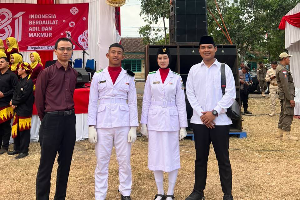 Dua Siswa SMK Cordova Sukses Menjadi Petugas Pengibar Bendera HUT RI Ke-81 di Kecamatan Tegalsari